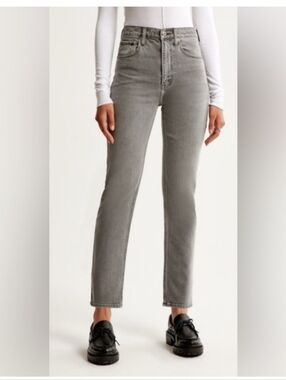 Abercrombie & Fitch Ultra High-Rise Ankle Straight Jeans in Charcoal